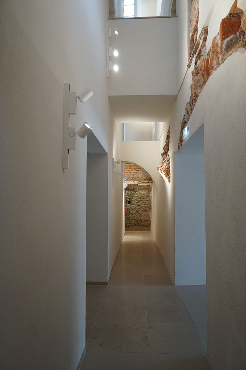 Neues Treppenhaus in historischem Gebäude